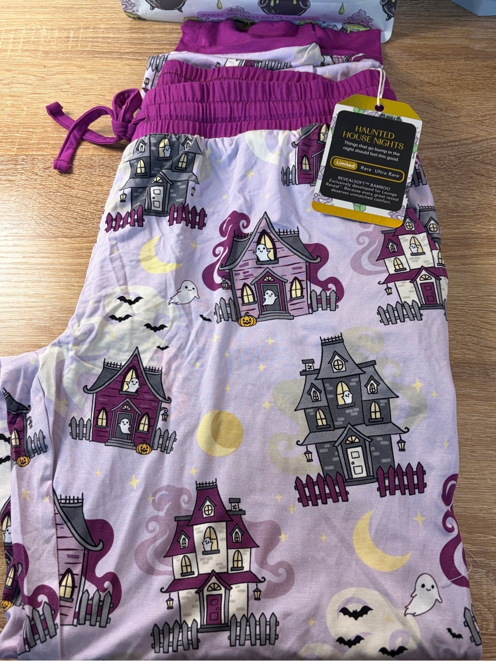 Bomb party lounge reveal - haunted house nights - size medium
